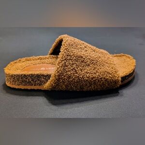 Harmony Balance Marino Faux Shearling Slides 
Women’s Size 10